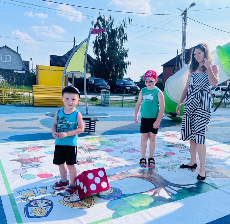 6 июля с. Пестриково, ул. Малая, детская площадка состоялась игровая программа «Детворяндия».