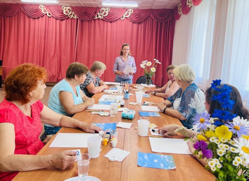 6 июля с. Пестриково, Пестриковский ДК состоялся мастер-класс «Ромашковое счастье», посвященный Дню семьи, любви и верности.