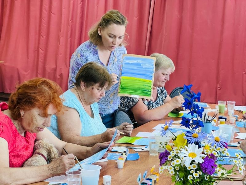 6 июля с. Пестриково, Пестриковский ДК состоялся мастер-класс «Ромашковое счастье», посвященный Дню семьи, любви и верности.